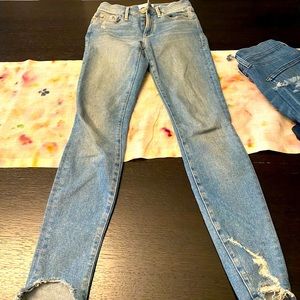 Light wash barely worn Frame jeans. Ankle and tapered.